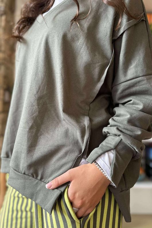 The Sunday Morning V Slouch Sweatshirt Khaki
